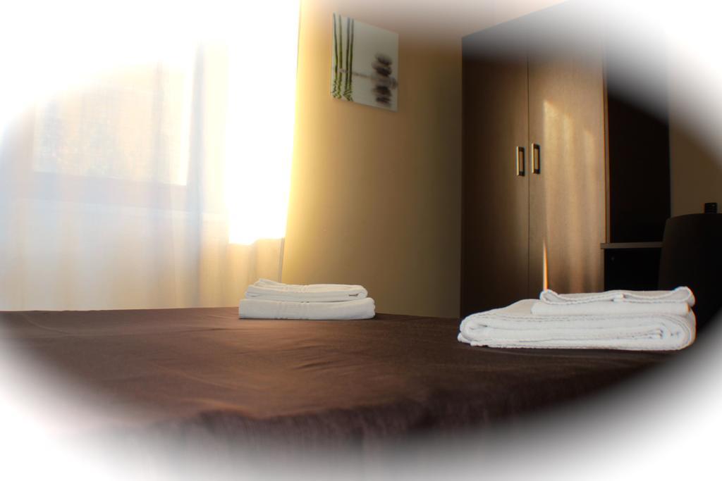 Domus Corso Umberto 18 B&B Pescara Rum bild